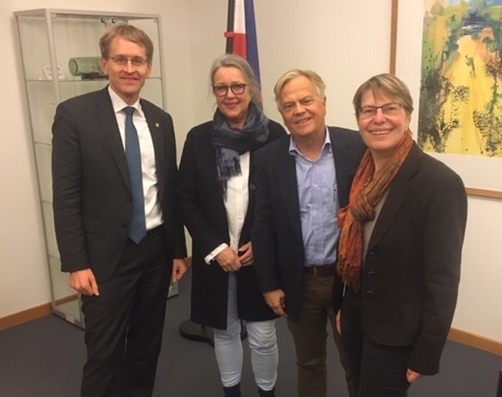  – Von links nach rechts: Ministerpräsident Daniel Günther, Bettina Neitzel, Arnold Petersen, Esther Geißlinger. Foto: Peter Höver